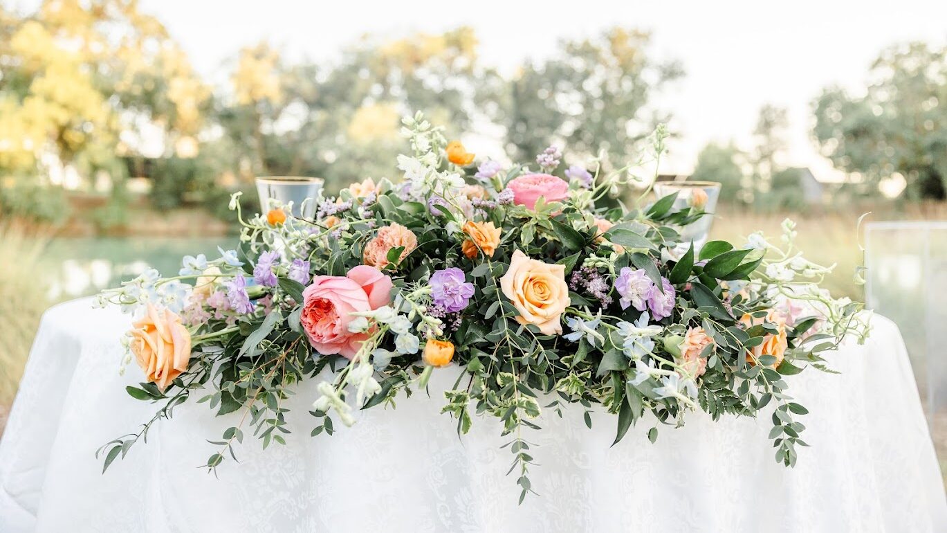 Simply Strelitzia Sweetheart Table